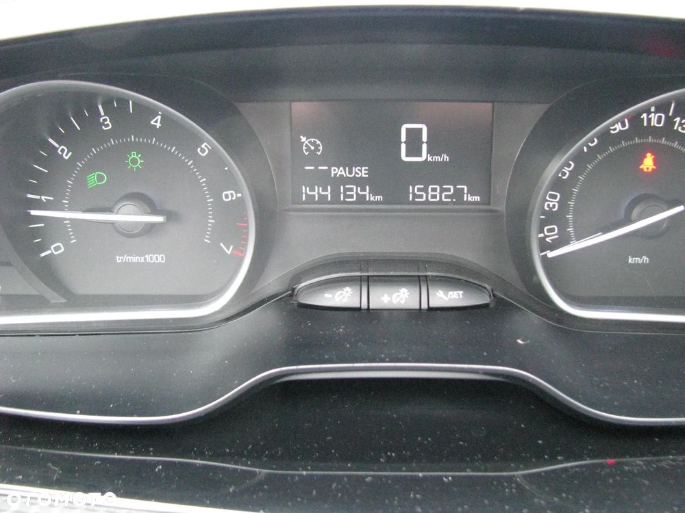 Peugeot 2008 1.2 Pure Tech Active EU6 - 11