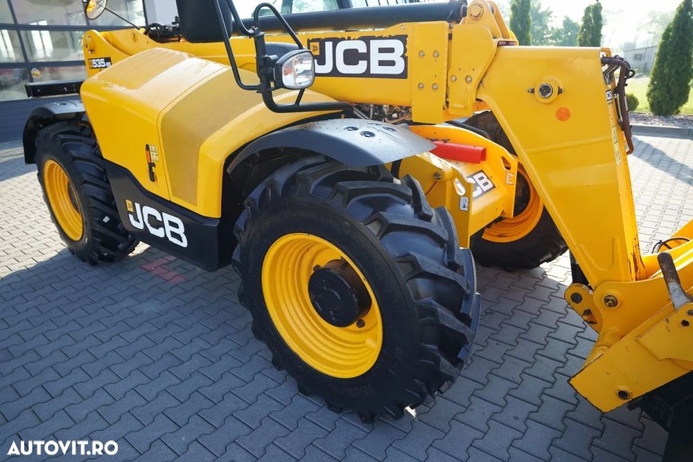 JCB 535-95 / ÎNCĂRCĂTOR TELESCOPIC CU DIRECȚIE / CUPĂ / FURCĂ / ÎNCĂRCĂTOR / CAPACITATE DE RIDICARE 3.500 KG / - 18