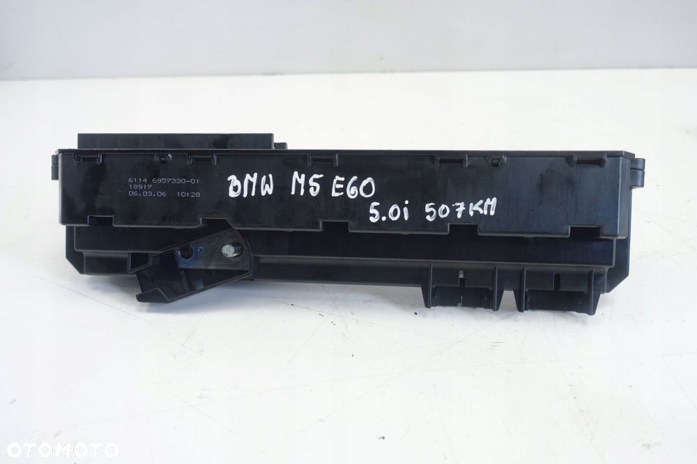 BMW E60 M5 5.0 V10 SKRZYNKA BEZPIECZNIKÓW 6957330 - 5