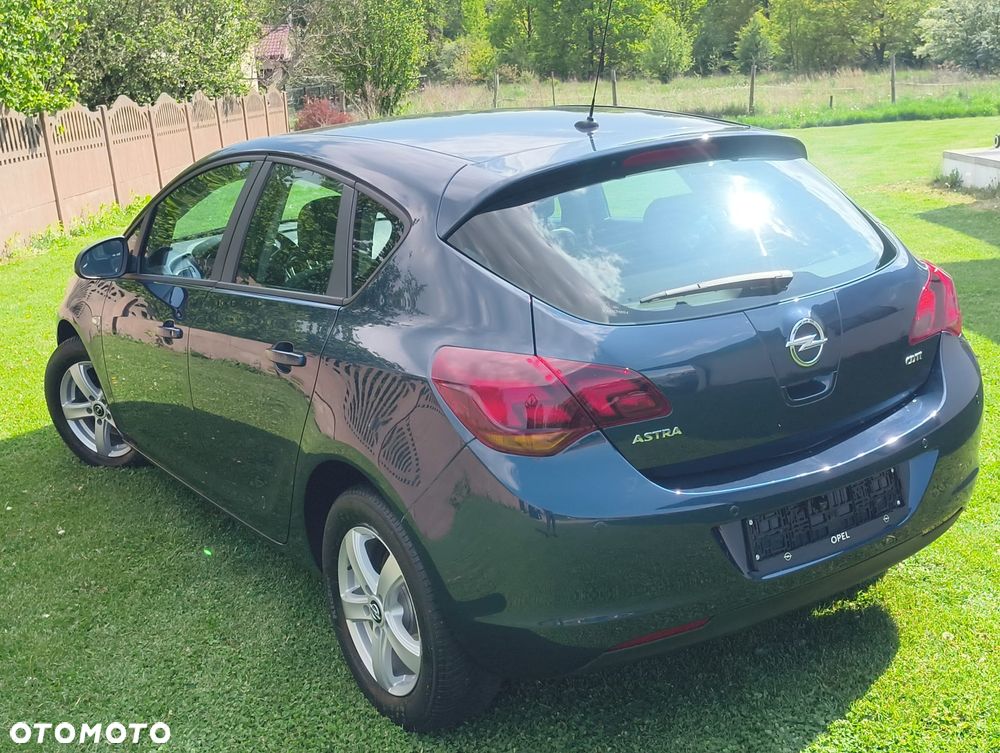 Opel Astra 1.7 CDTI DPF Cosmo - 9
