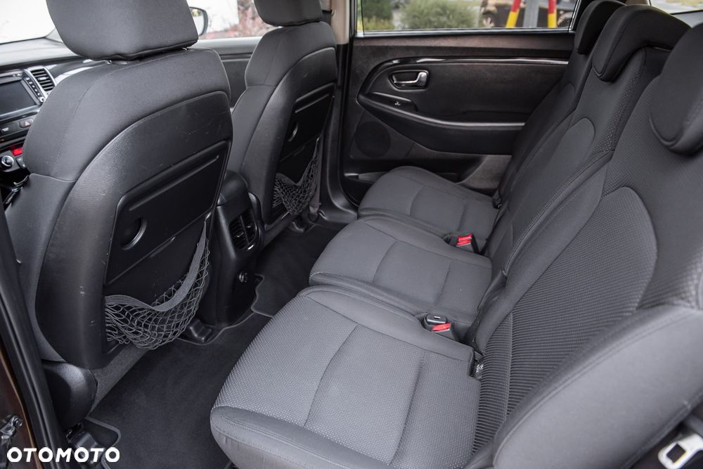 Kia Carens - 18