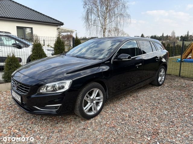 Volvo V60 D6 AWD Plug-in Hybrid Summum - 1