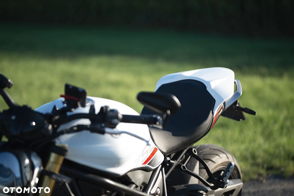 Pokrywa siedzenia Benelli 752S - 5