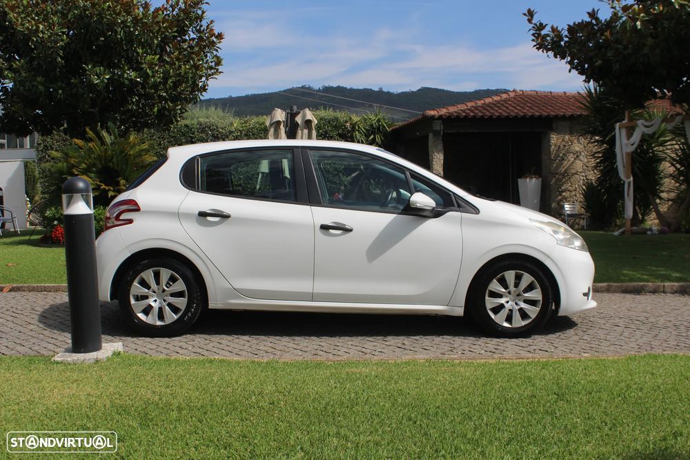 Peugeot 208 - 5