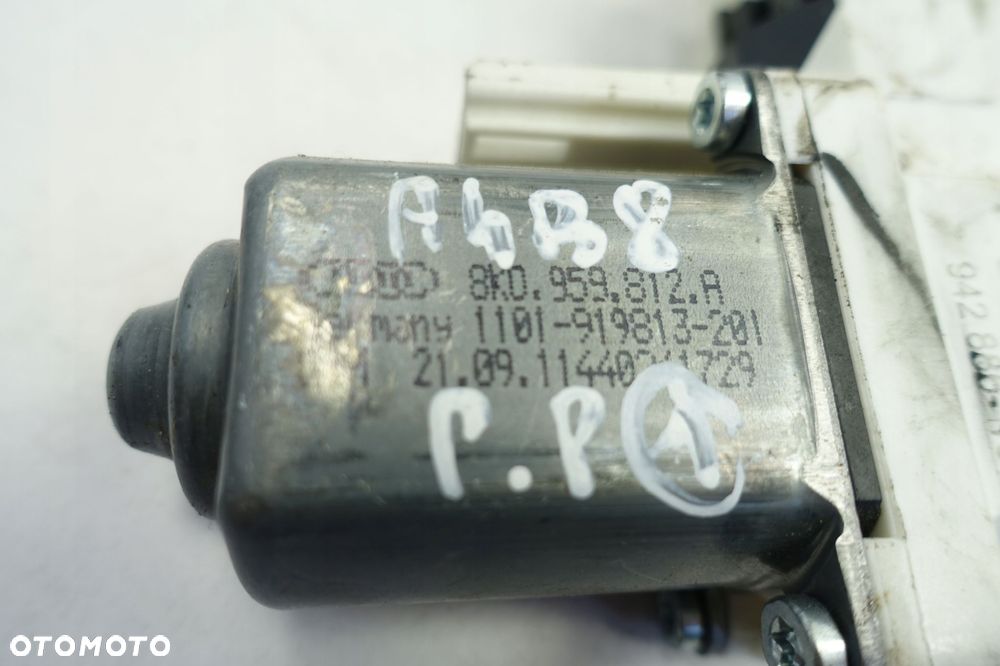 Audi A4 B8 SILNICZEK TYLNEJ SZYBY prawy tył - 2