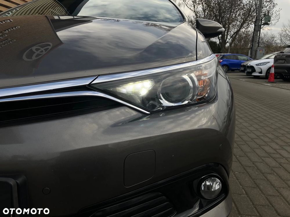 Toyota Auris Hybrid 135 Premium - 15