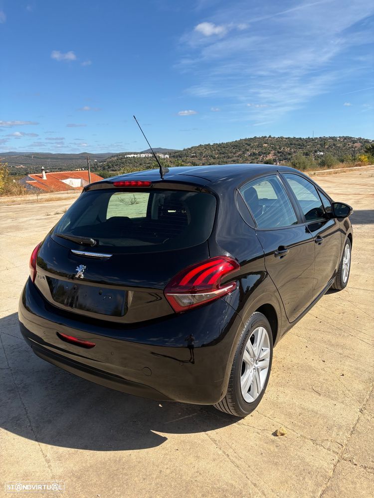 Peugeot 208 1.2 PureTech Signature - 9