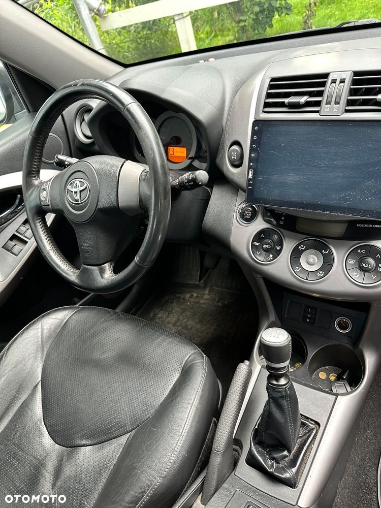 Toyota RAV4 - 4