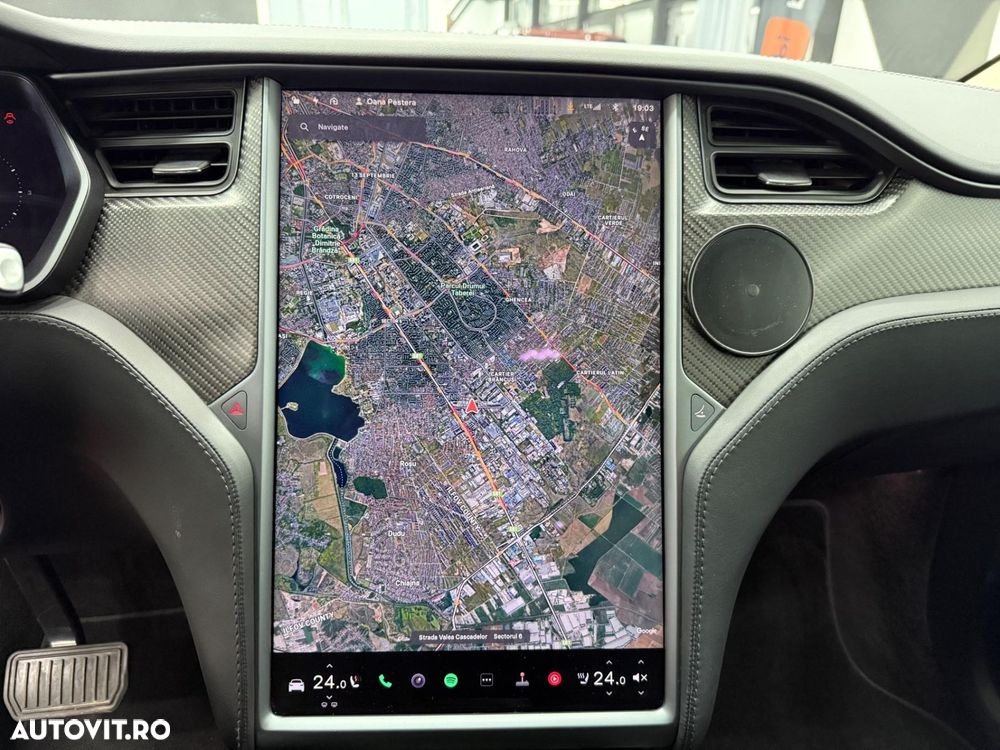 Tesla Model X - 14