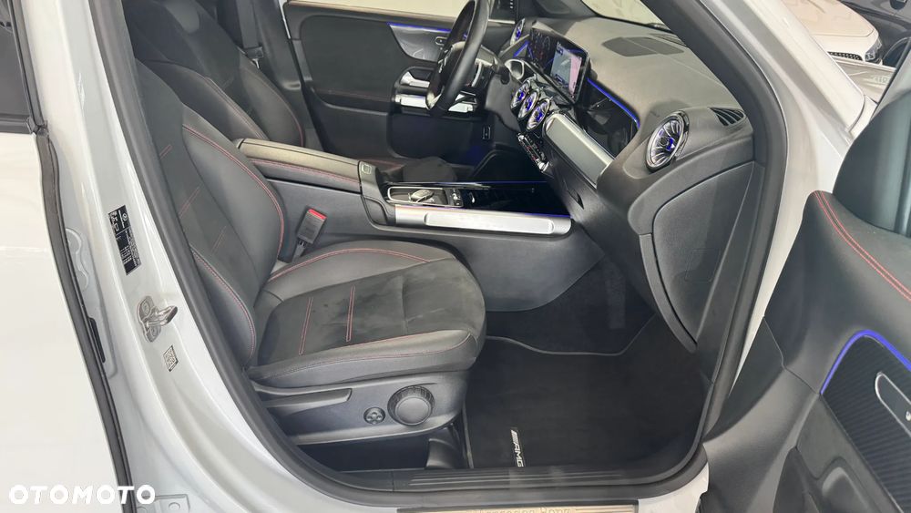 Mercedes-Benz GLB 200 AMG Line 7G-DCT - 33