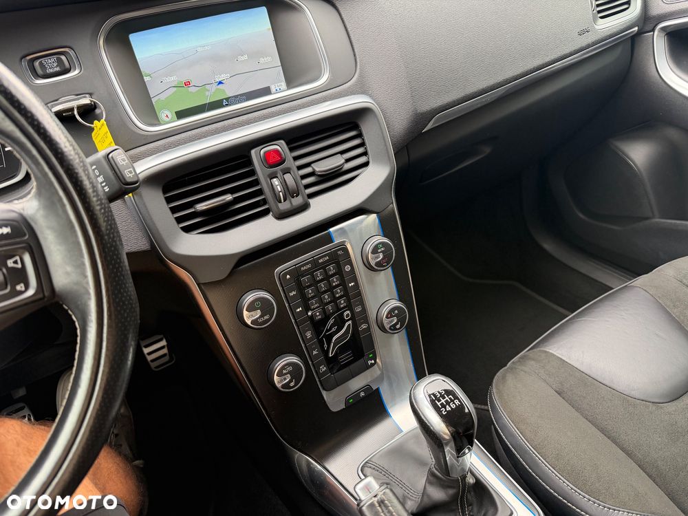Volvo V40 D2 Drive-E R-Design Momentum - 9