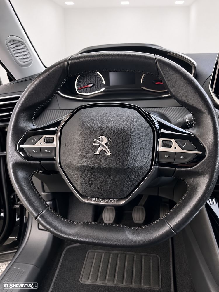 Peugeot 2008 - 12