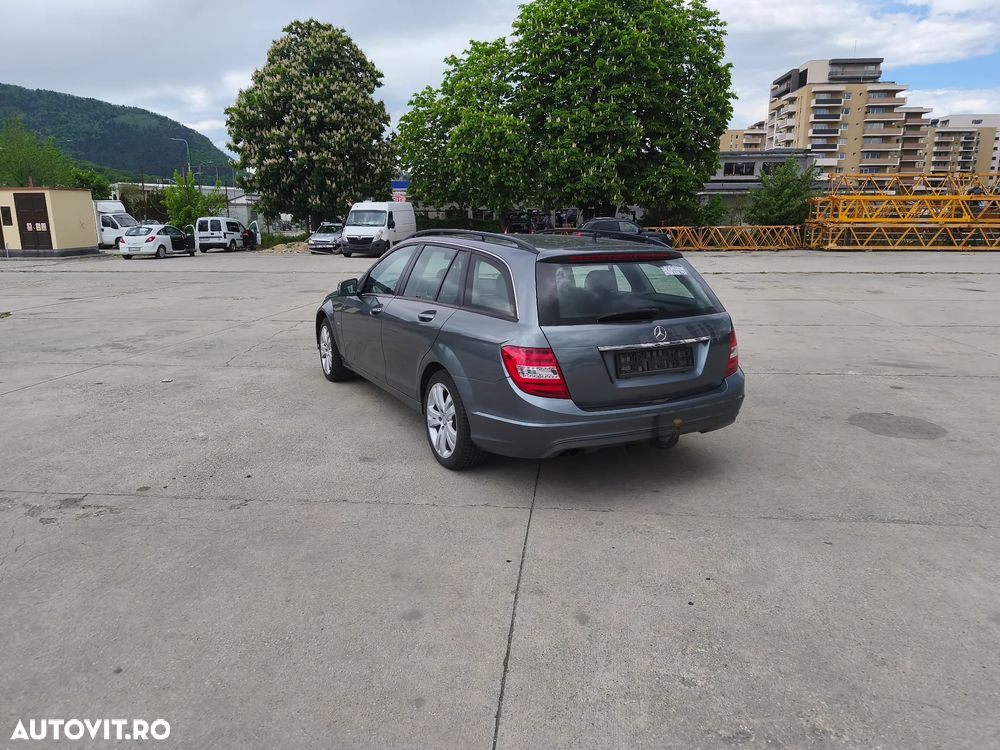 Mercedes-Benz C 180 BlueEFFICIENCY Elegance - 3