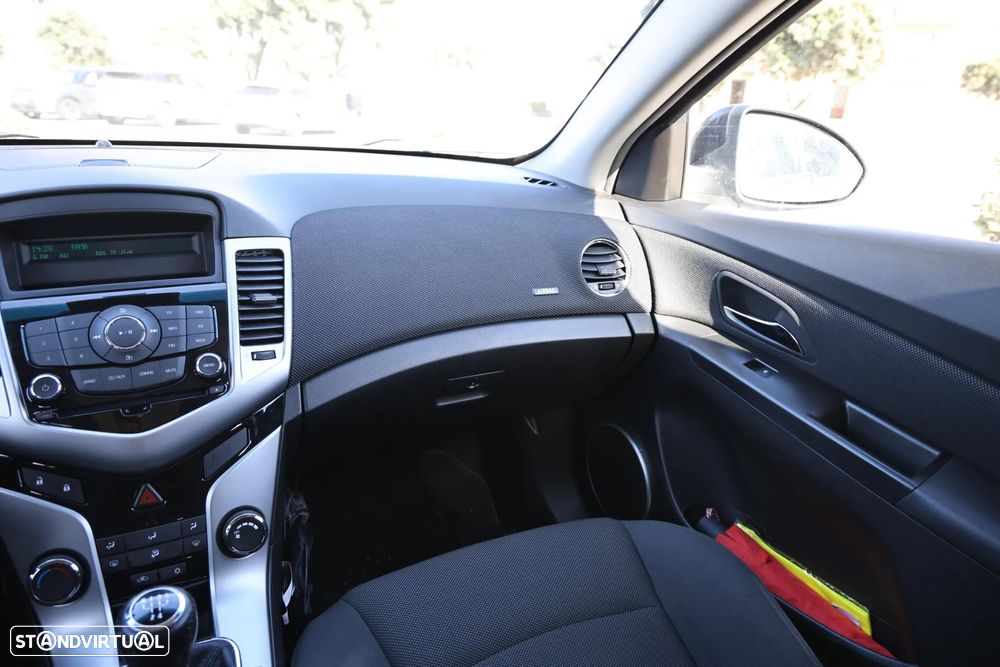 Chevrolet Cruze 1.6 LT - 18