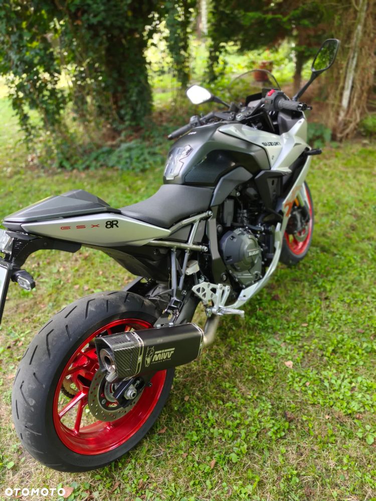 Suzuki GSX - 6