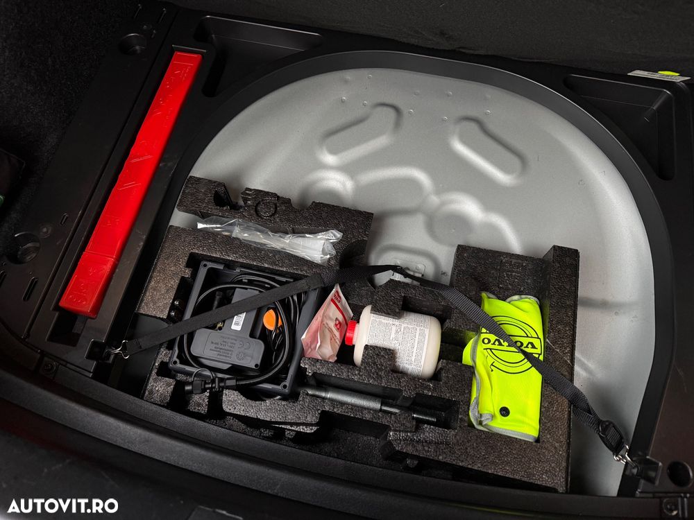 Volvo V40 D2 R Design - 24