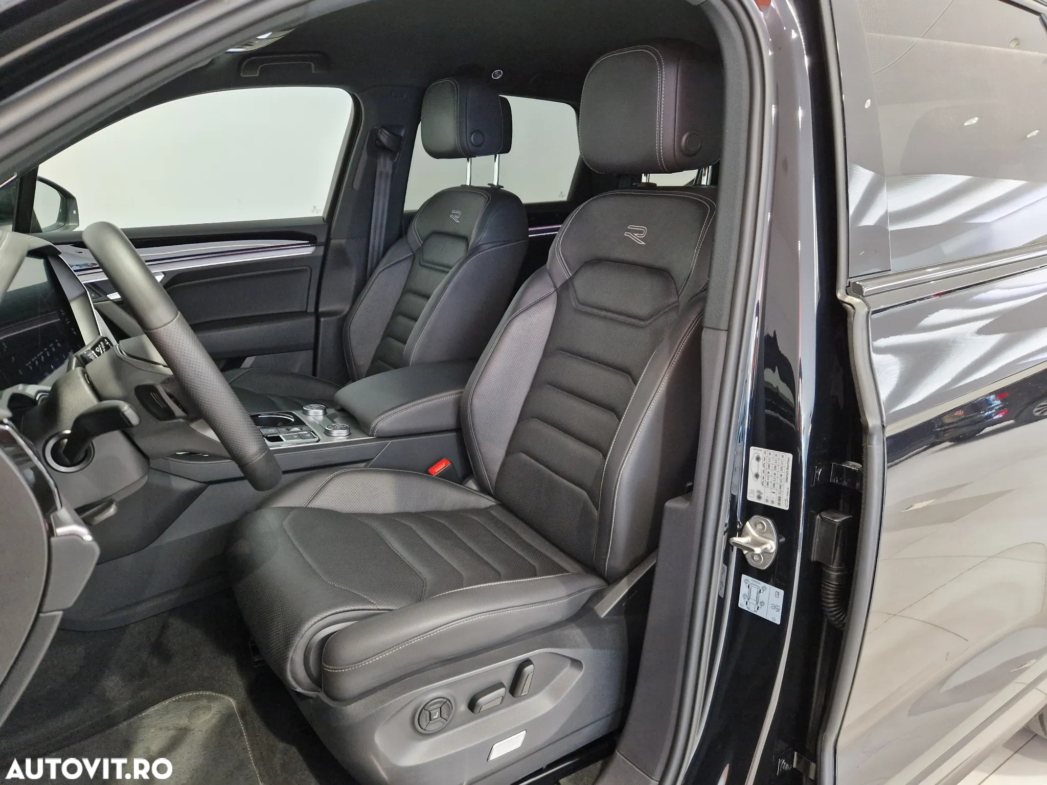 Volkswagen Touareg V6 TDI R-Style - 11