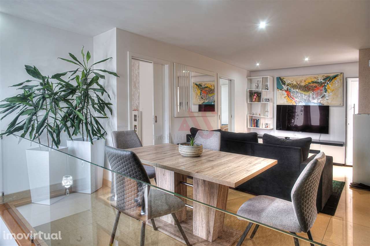 Moradia T4 + T2 + T1 + T1 em Sousa, Felgueiras - Grande imagem: 2/36