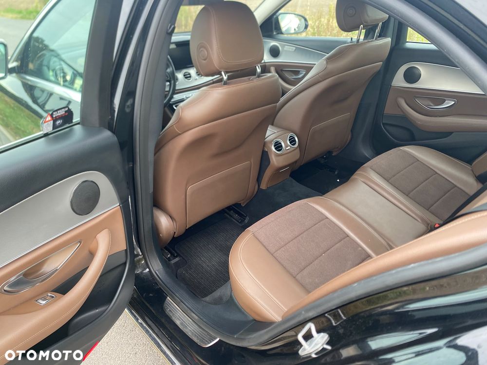 Mercedes-Benz Klasa E 220 d 4-Matic 9G-TRONIC - 15