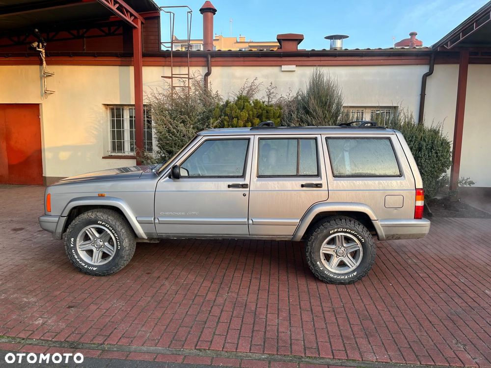 Jeep Cherokee - 4