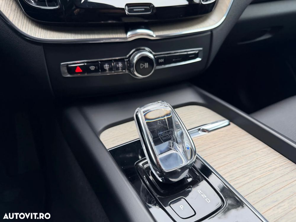 Volvo XC 60 B4 MHEV AT8 AWD Inscription - 17