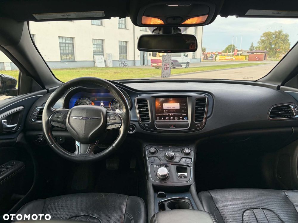 Chrysler 200 - 6