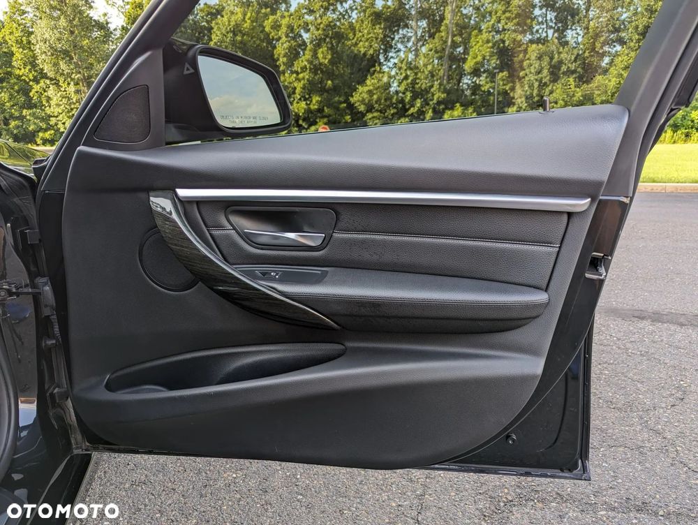 BMW Seria 3 330i xDrive Edition M Sport Shadow - 28