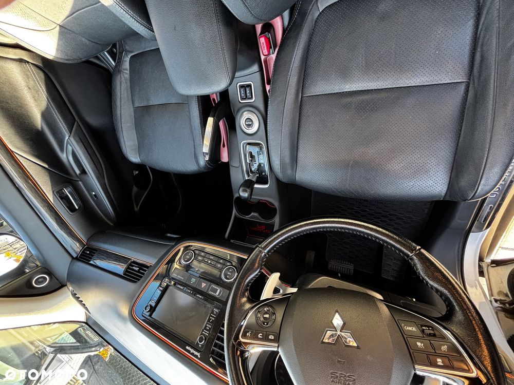 Mitsubishi Outlander 2.0 Intense + Navi 4WD CVT - 18