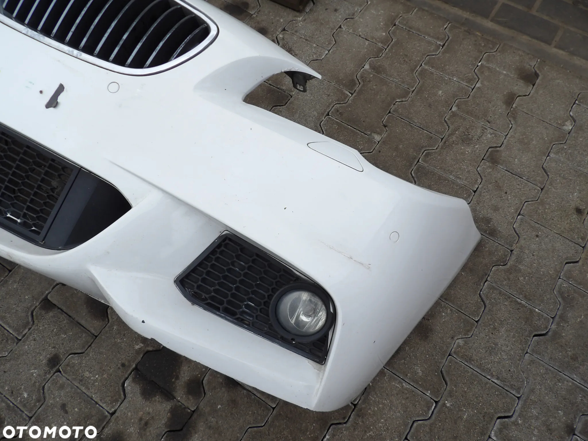 BMW - F10 - KOLOR A300 - ZDERZAK PRZEDNI - M PAKIET - 3