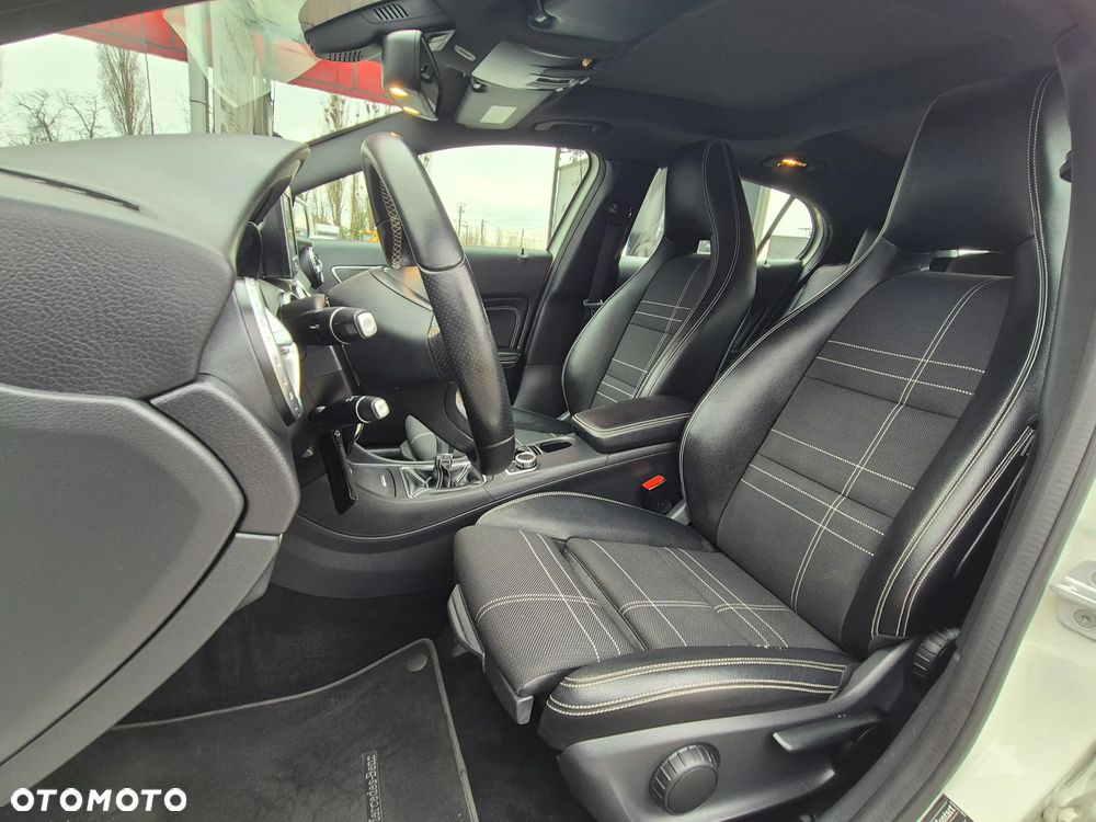 Mercedes-Benz GLA 200 Urban - 27