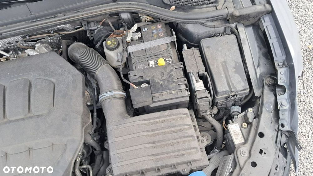 Volkswagen Golf - 28