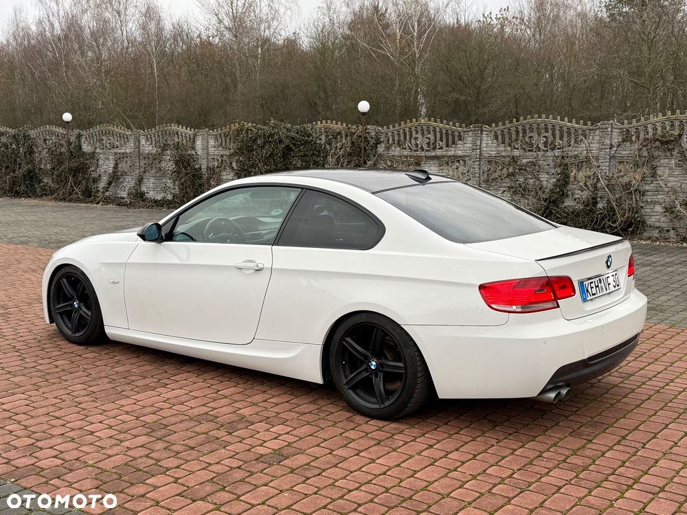 BMW Seria 3 330d M Sport Edition - 8