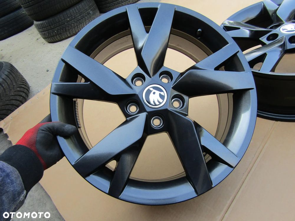 4x Felgi Aluminiowe 17 Skoda Kodiaq Karoq Octavia II III IV Superb Yeti 6,5 j 5x112 ET46 / 5E3601025 STAN IDEALNY - 18