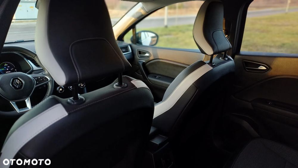 Renault Captur E-TECH 160 INTENS - 11