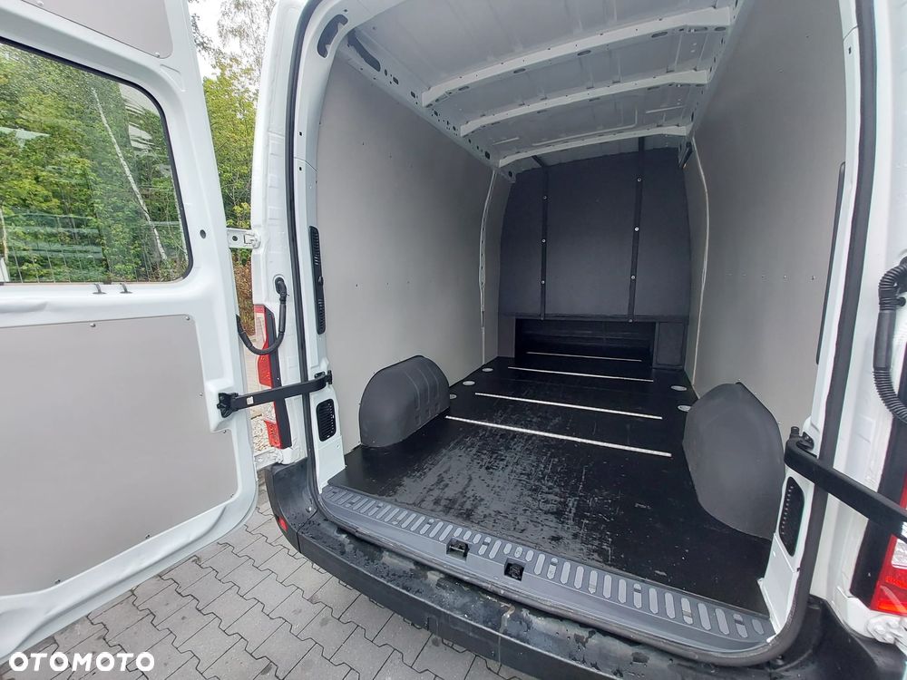Mercedes-Benz Sprinter - 12