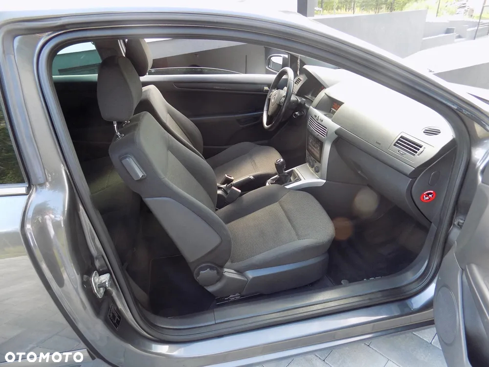 Opel Astra III GTC 1.4 Enjoy - 16
