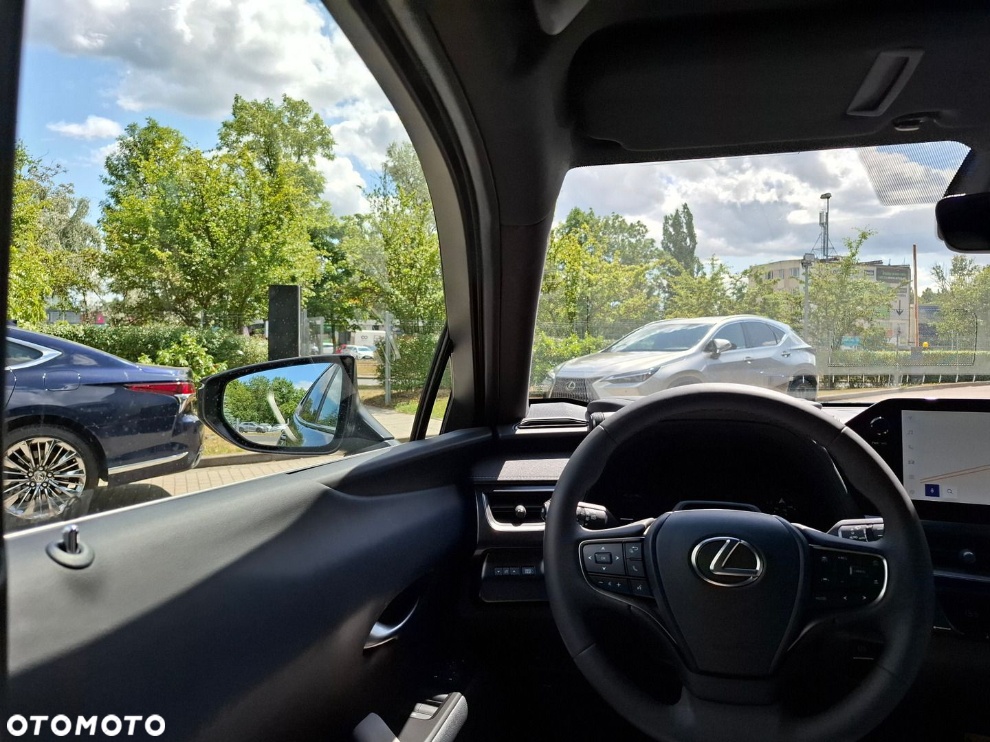 Lexus UX - 30