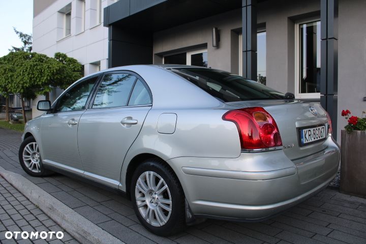 Toyota Avensis 1.8 VVT-i Luna - 22