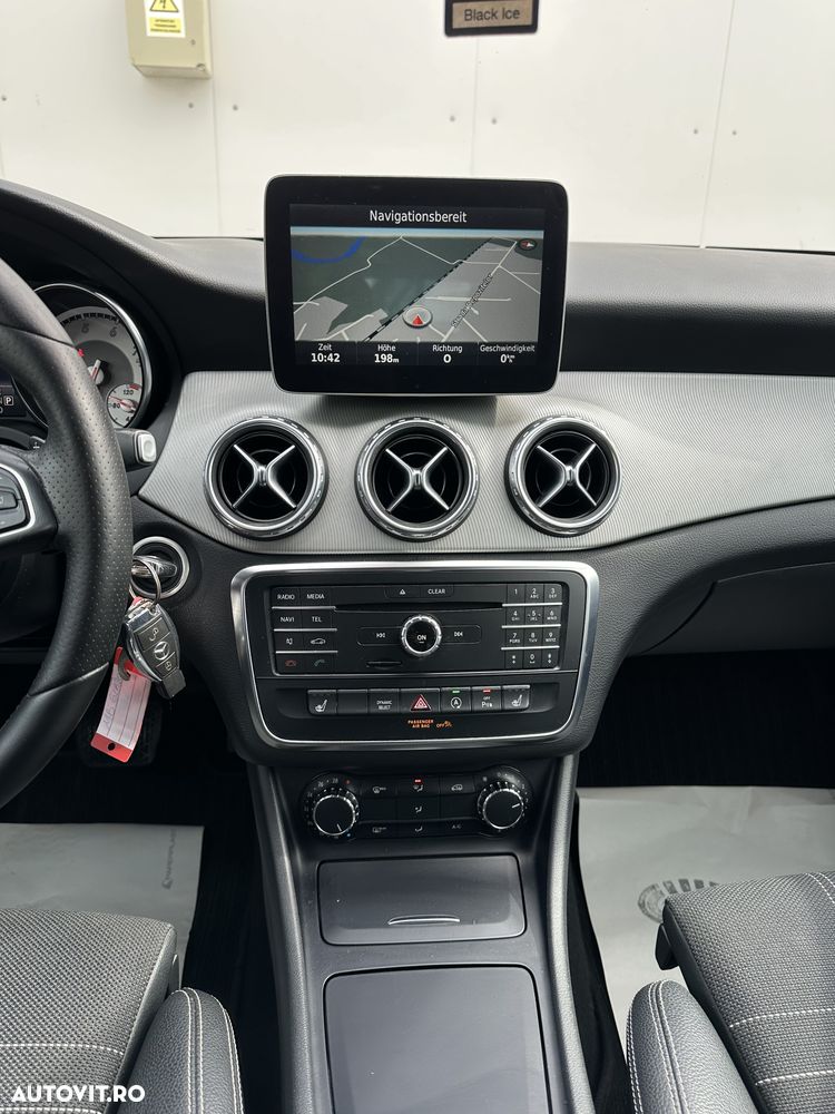 Mercedes-Benz GLA 200 7G-DCT - 19