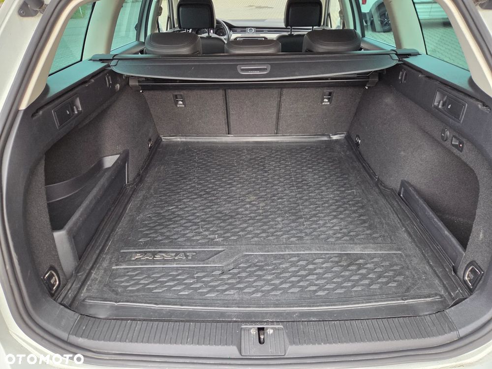 Volkswagen Passat 2.0 TDI SCR 4Mot DSG Comfortline - 37