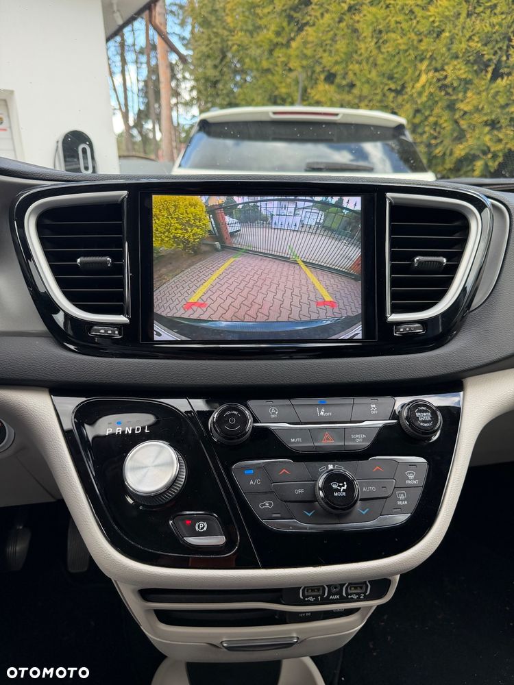 Chrysler Pacifica - 12