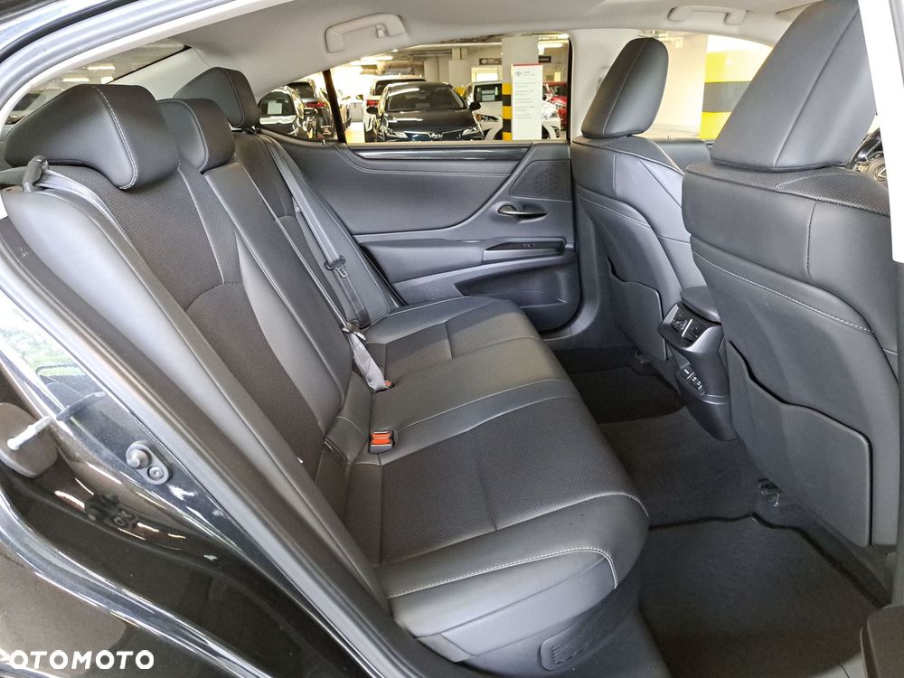 Lexus ES - 16