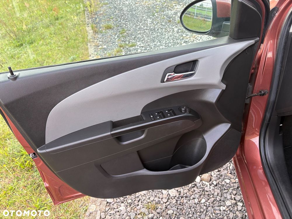 Chevrolet Aveo 1.6 LTZ - 20