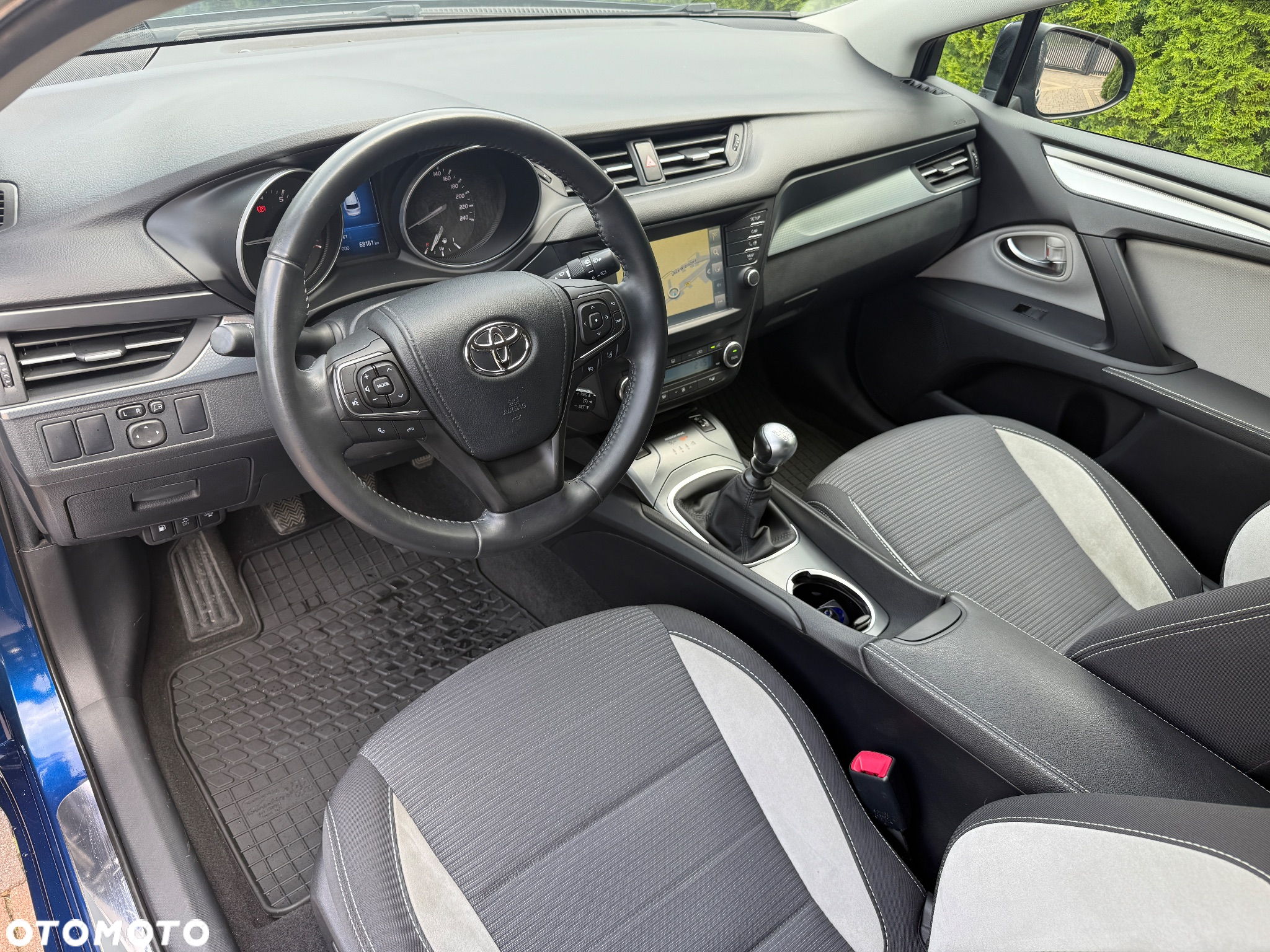 Toyota Avensis Touring Sports 1.8 Team Deutschland - 8