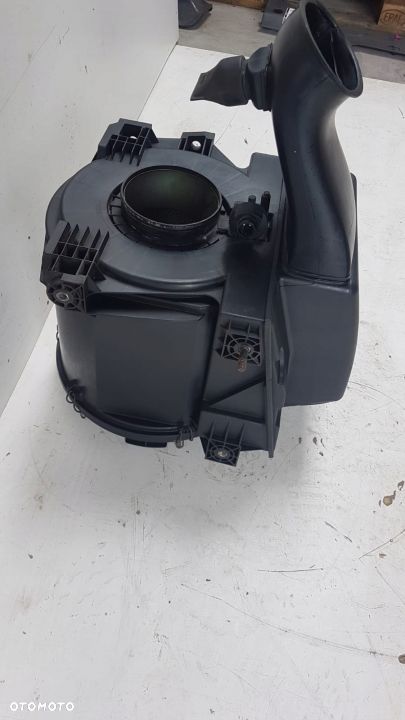 OBUDOWA FILTRA POWIETRZA ATEGO - 4