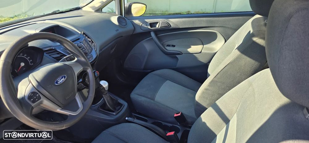 Ford Fiesta - 12