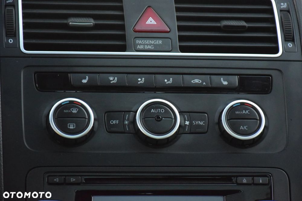 Volkswagen Touran 2.0 TDI DPF BlueMotion Technology DSG Cup - 16