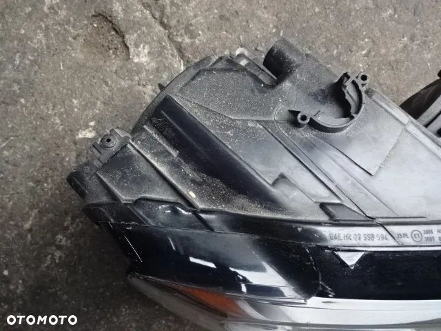 Prawa przednia lampa VW Jetta IV USA 5C7 941 006 - 3