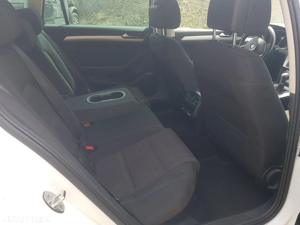 Volkswagen Passat 2.0 TDI SCR DSG Elegance - 12