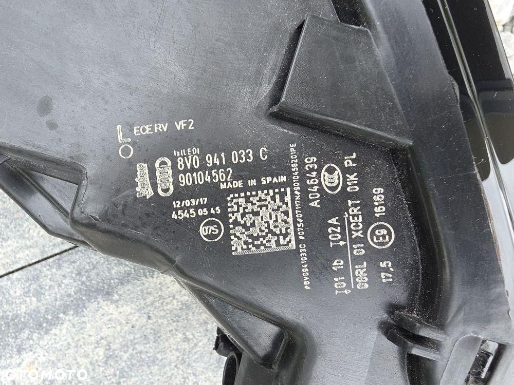 AUDI A3 S3 8V0 8V LIFT Lampa lewa przód Full Led Dynamic 8V0941033C 2017 - 11